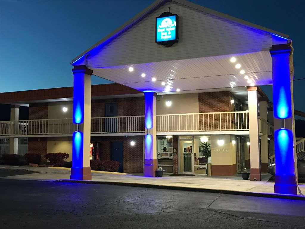 Rodeway Inn Dalton Exterior foto